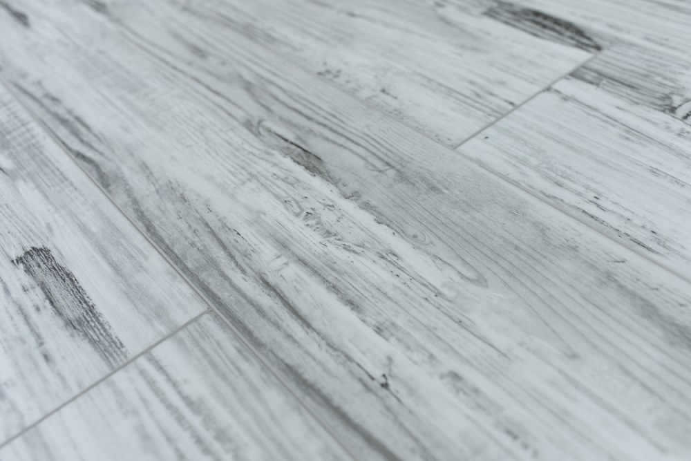 Замковая ПВХ плитка "Art Tile" Берёза Божоле (1220*152*5 мм) — купить в Северодвинске