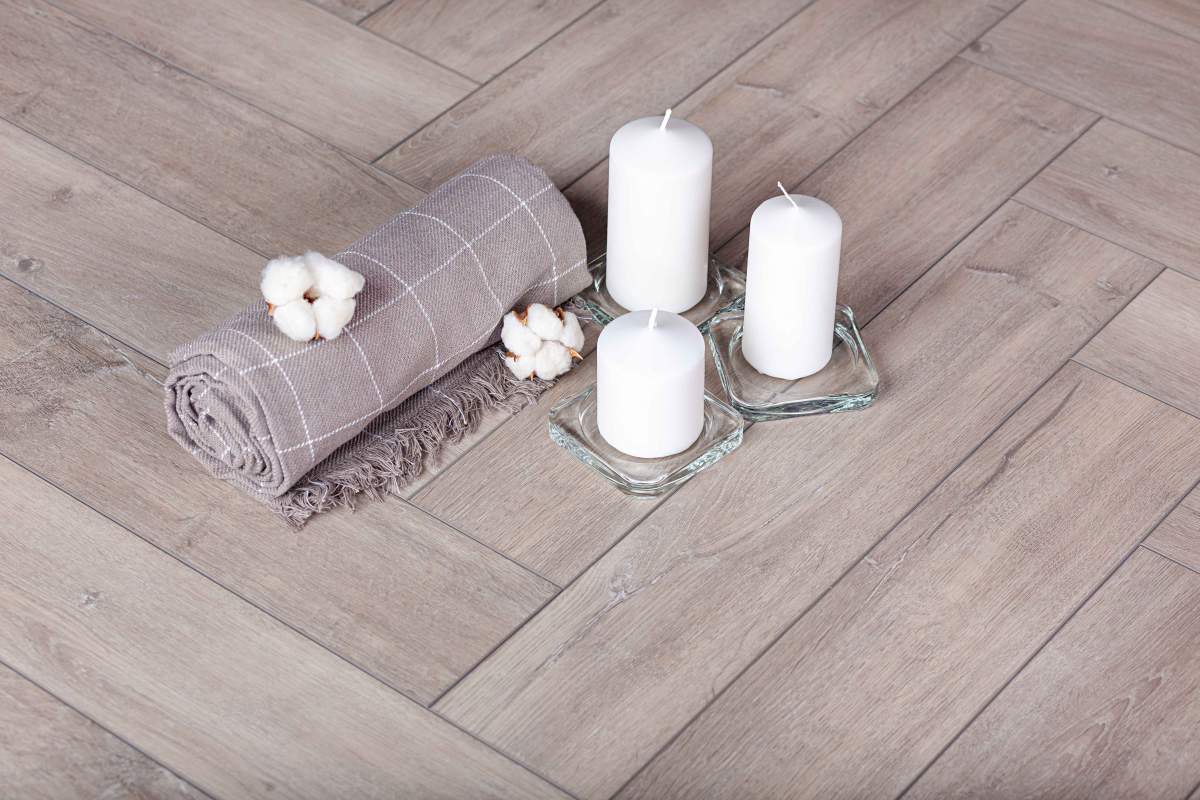 Замковая ПВХ плитка "Aberhof" Carmelita 1682 (615*123*5 мм) — купить в Северодвинске