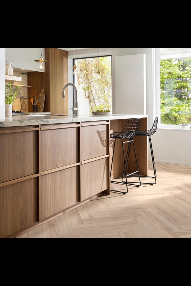 Замковая ПВХ плитка Blackjack Oak 22210 (630*126*6 мм) — купить в Северодвинске